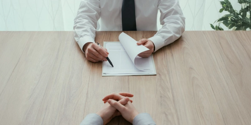 代表弁護士の戸田が輸送経済新聞でのコラムを掲載(第13回:従業員の退職⑤解雇の種類)